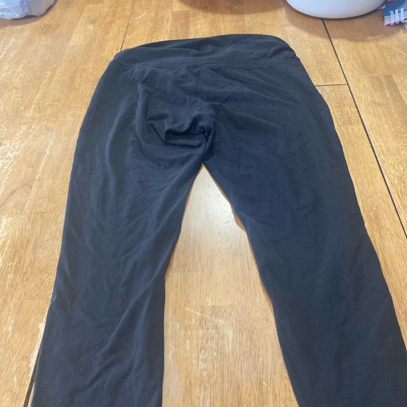 Beautiful lululemon Capri size 12 - Picture 7 of 7